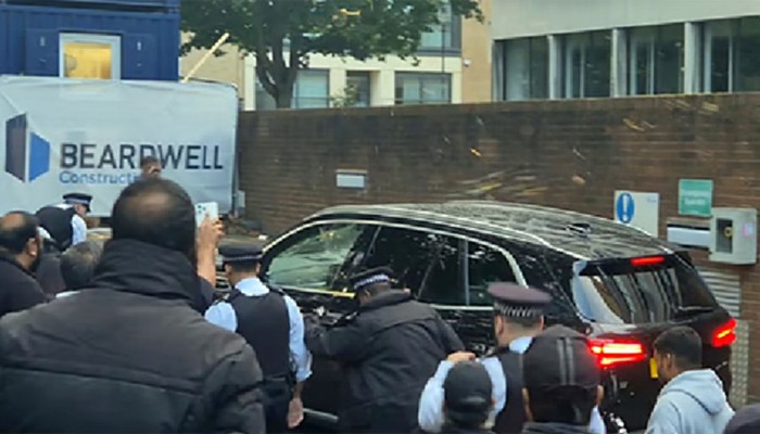 ​লন্ডনে তথ্য উপদেষ্টা মাহফুজ আলমের ওপর হামলার চেষ্টা