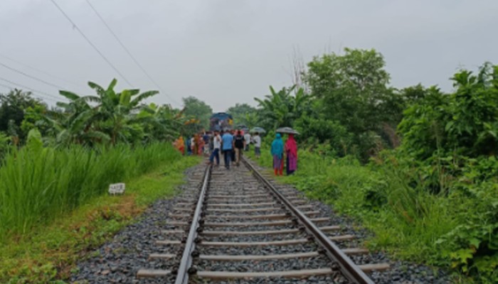 ​ফরিদপুরে রেলপথ ও মহাসড়ক অবরোধ