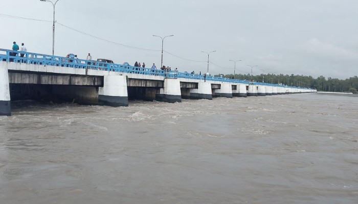 ​তিস্তার পানি বিপৎসীমার ওপরে, সব জলকপাট  খোলা