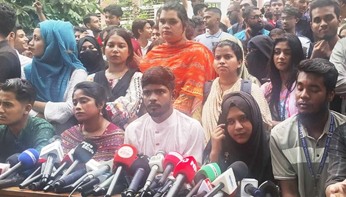 ​হঠাৎ কঠোর কর্মসূচির হুঁশিয়ারি সাত কলেজ শিক্ষার্থীদের