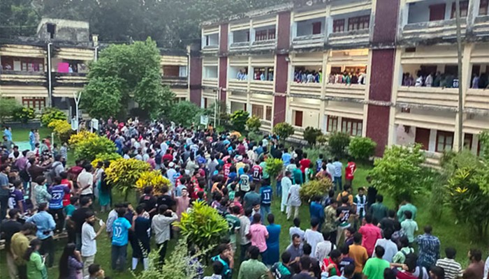 ​রাবিতে পোষ্য কোটা ইস্যুতে শিক্ষক-শিক্ষার্থীদের মধ্যে হাতাহাতি