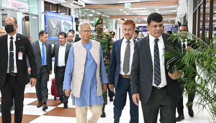 ​নিউইয়র্কের উদ্দেশ্যে ঢাকা ছাড়লেন প্রধান উপদেষ্টা