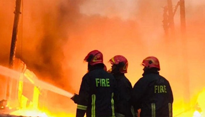 ​টঙ্গীতে কেমিক্যাল গোডাউনে ভয়াবহ অগ্নিকাণ্ড