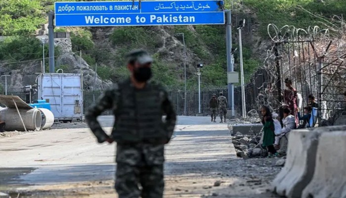 পাকিস্তানের সীমান্তবর্তী অঞ্চলে বিমান হামলা, নিহত ৩০ বেসামরিক