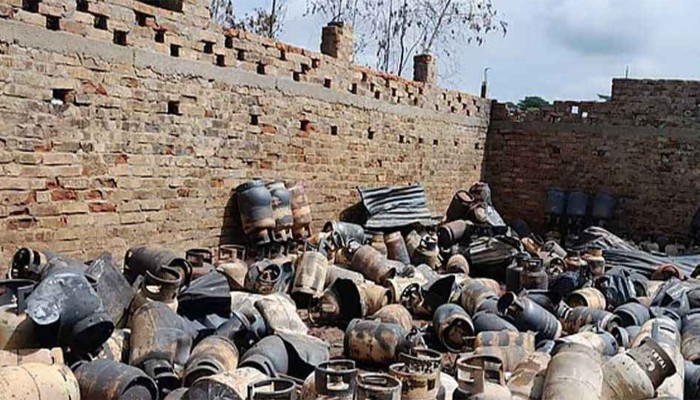 ​সাতকানিয়ায় ক্রসফিলিং গুদামে বিস্ফোরণ : মৃত্যু বেড়ে ৫