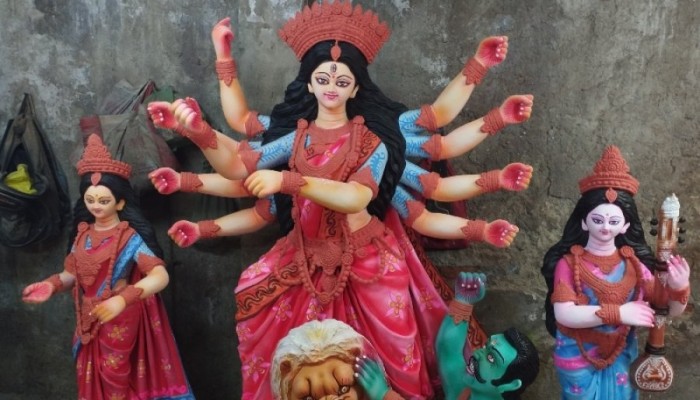 দেবী মায়ের মণ্ডপে উঠার অপেক্ষা