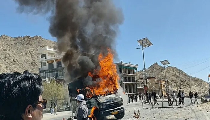 ভারতেও জেন জি বিক্ষোভ: চ্যালেঞ্জের মুখে মোদী