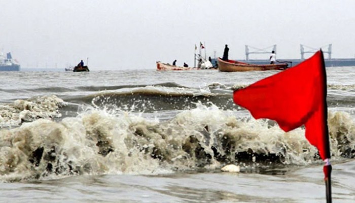 ​৪ সমুদ্রবন্দরে ৩ নম্বর সতর্কতা জারি