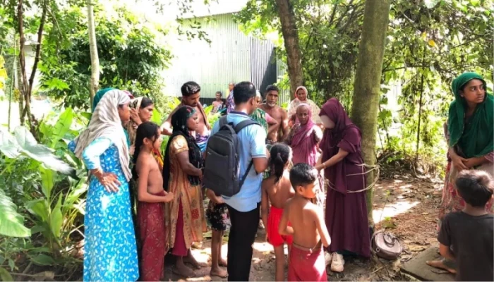 গাছের সঙ্গে বেঁধে তরুণীকে নির্যাতন