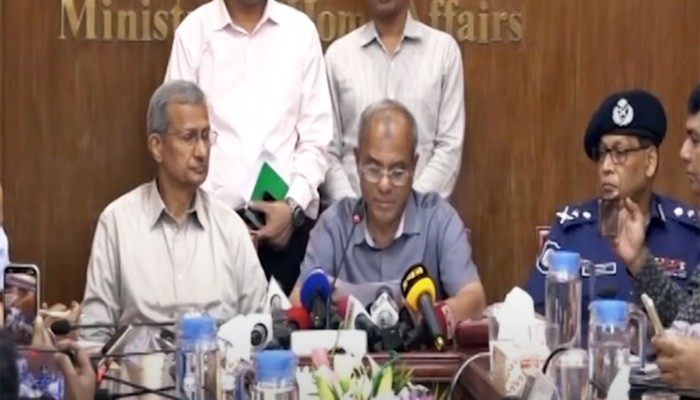 ​দুর্গাপূজা ঘিরে গুজব ছড়ালে কঠোর ব্যবস্থা: স্বরাষ্ট্র উপদেষ্টা