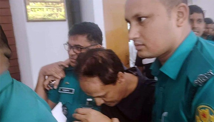 রিমান্ডের আদেশ শুনে কাঠগড়ায় ঢলে পড়েন এনায়েত করিম