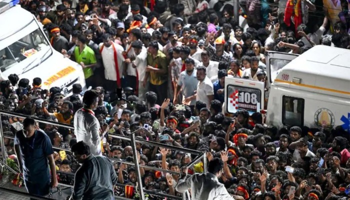 নিহতদের পরিবারকে ২০ লাখ রুপি দেওয়ার ঘোষণা থালাপতি বিজয়ের