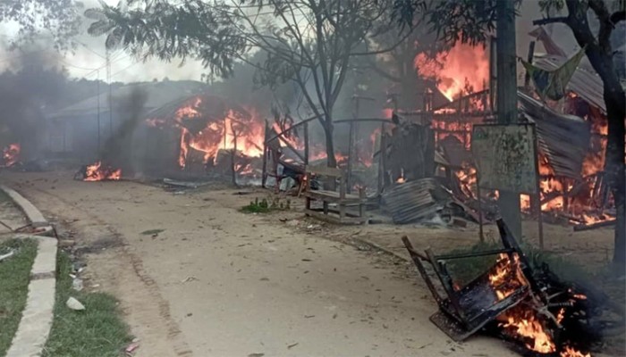 খাগড়াছড়িতে অবরোধের মধ্যে গুইমারায় বাজারে আগুন