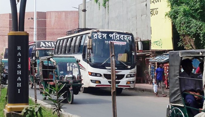 ​৩ দিন পর রাজশাহী-ঢাকা রুটে বাস চলাচল শুরু