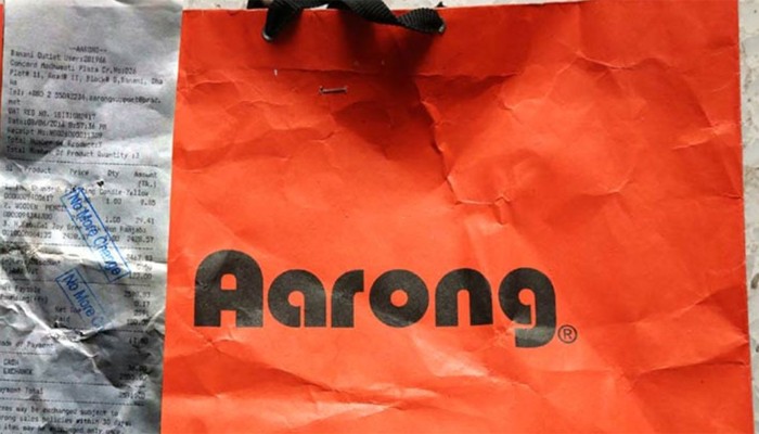 ​আড়ংয়ে ব্যাগের দাম নেওয়া বন্ধ করতে আইনি নোটিশ