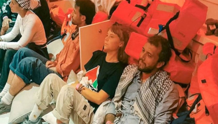 ​থুনবার্গসহ আটক অ্যাক্টিভিস্টদের নেওয়া হচ্ছে ইসরায়েলে