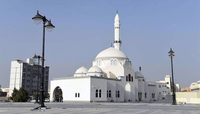 ​ইতিহাসের প্রথম জুমার জামাতে কতজন মুসল্লি ছিলেন?