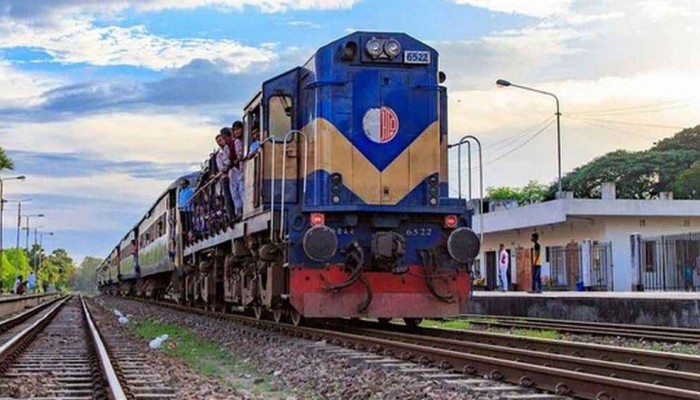 ​ট্রেন লাইনচ্যুত, ঢাকা-আখাউড়া রুটে ২ ট্রেনের যাত্রা বাতিল
