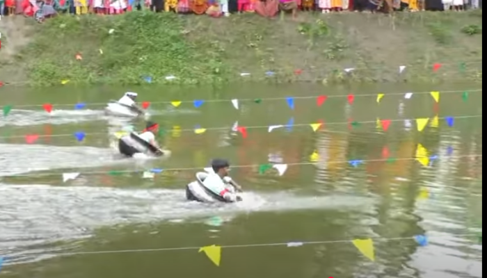 ​ টাঙ্গাইলে ব্যতিক্রমী ‘পাতিল বাইচ’