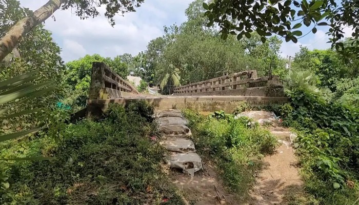 ​বুড়িচংয়ের ‘অদ্ভুত সেতু’