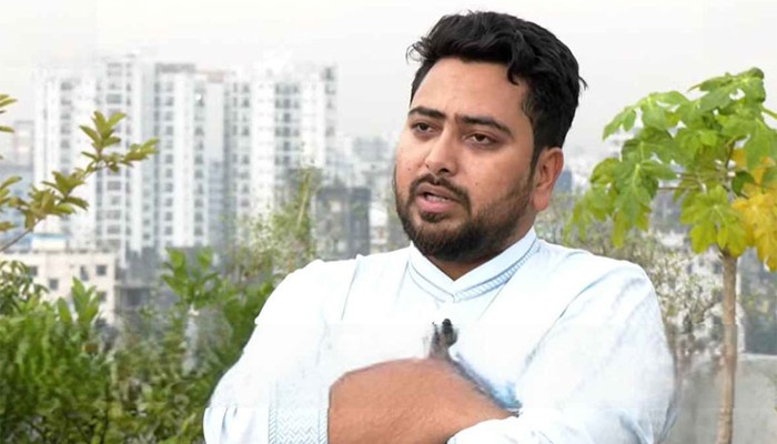 'কয়েকজন উপদেষ্টা আখের গুছিয়ে সেফ এক্সিটের বিষয়ে ভাবছেন'