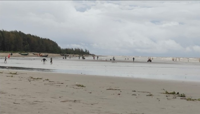 ​গঙ্গামতি সৈকত থেকে অজ্ঞাত যুবকের মৃতদেহ উদ্ধার