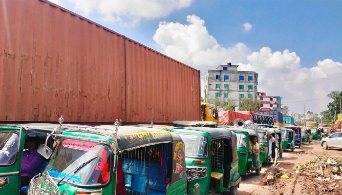 কুমিল্লা-সিলেট মহাসড়কে ১০ কিলোমিটার যানজট