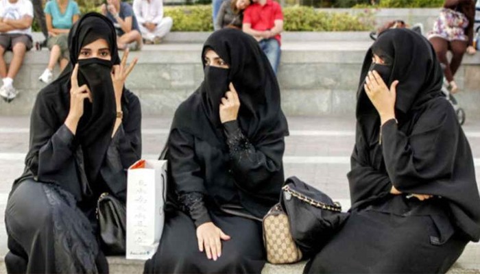 ​হঠাৎ বোরকা ও নিকাব নিষিদ্ধের পথে হাঁটছে ইতালি!