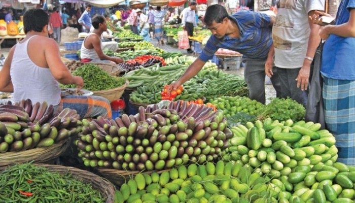 ​সবজির বাজারে আগুন: মাছ-মুরগি-চালের দামে নেই সুখবর