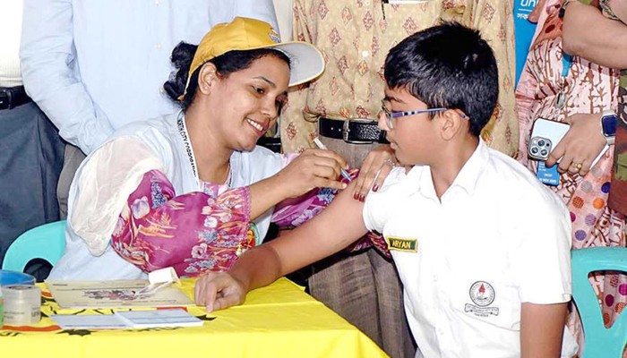 টাইফয়েড টিকার কার্যকারিতা ও পার্শ্বপ্রতিক্রিয়া কেমন?