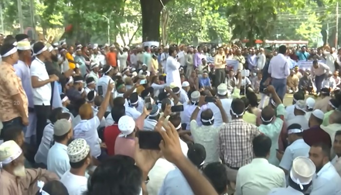 ​চতুর্থ দিনের মতো চলছে এমপিওভুক্ত শিক্ষকদের আন্দোলন