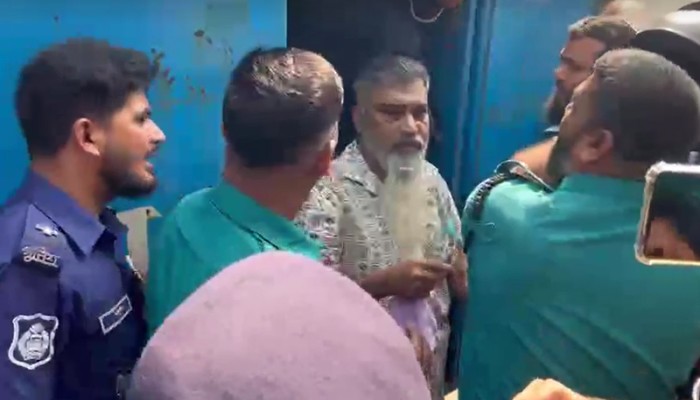 ​হাতে হ্যান্ডকাফ পরানোয় ওসিকে হুমকি শীর্ষ সন্ত্রাসী সুব্রত বাইনের