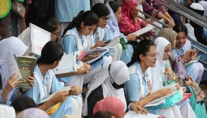 ​অর্ধেকেরও নিচে নেমেছে এইচএসসিতে জিপিএ-৫