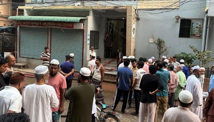 দুই ছেলেসহ বেরিয়ে গেলেন স্ত্রী, পুড়ে অঙ্গার বৃদ্ধ