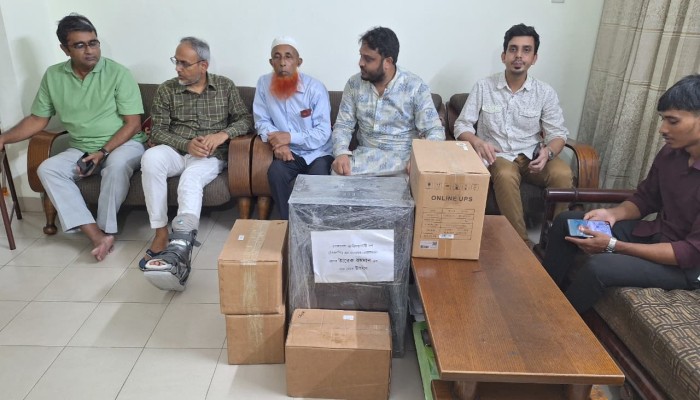 ​জুলাই আন্দোলনে শহীদ চিকিৎসক ডা. সজীবের পিতাকে তারেক রহমানের উপহার