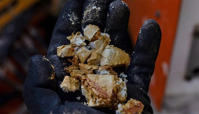 ট্রাম্পের ‘দুর্বল জায়গায়’ আঘাত করল চীন