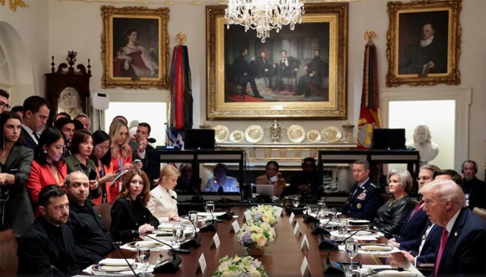 ​টমাহক পেলেন না জেলেনস্কি, যুদ্ধ শেষ করার আহ্বান ট্রাম্পের