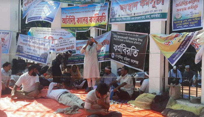 ​আমরণ অনশনে অসুস্থ হয়ে পড়েছেন ৬ শিক্ষক