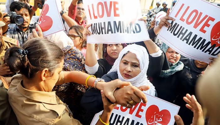 ​‘আই লাভ মুহাম্মদ’ বলায় ভারতে মুসলিমদের দমনপীড়ন!