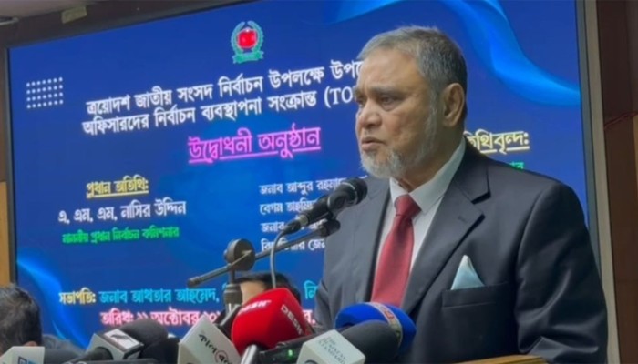 কোনো চাপের কাছে নতি স্বীকার না করার আহ্বান সিইসির