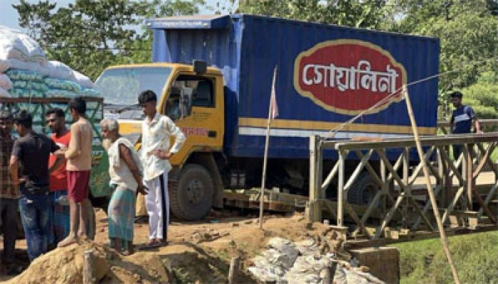 লংগদুর সঙ্গে খাগড়াছড়ির যান চলাচল বন্ধ