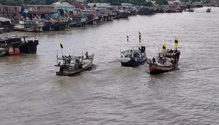 সাগরে যেতে প্রস্তুত জেলেরা: ​শনিবার উঠছে নিষেধাজ্ঞা