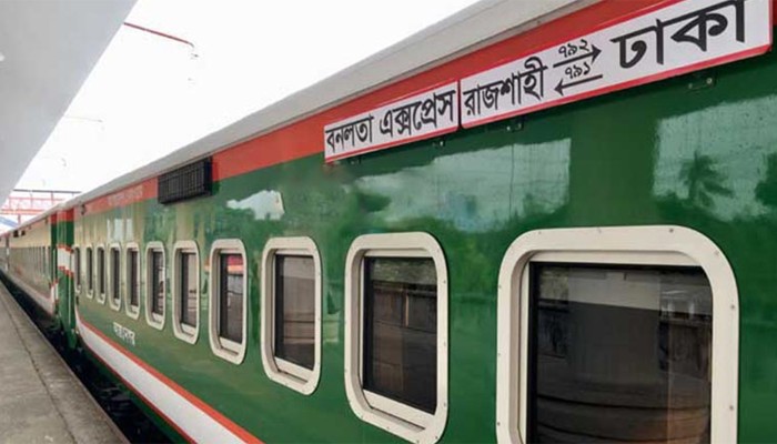 ​রাজধানীতে ট্রেনে মিলল বিপুল অস্ত্র-গুলি