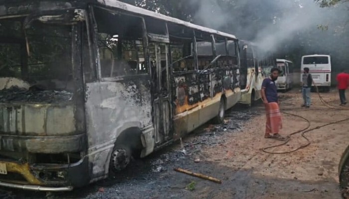 ​ড্যাফোডিল ও সিটি ইউনিভার্সিটির শিক্ষার্থীদের মধ্যে সংঘর্ষ, অগ্নিসংযোগ