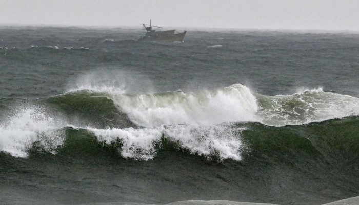 ​উপকূলে ধেয়ে আসছে ঘূর্ণিঝড় মোন্থা
