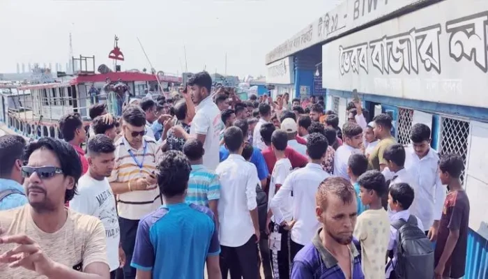 ​জেলা ঘোষণার দাবিতে এবার ভৈরবে নৌপথ অবরোধ