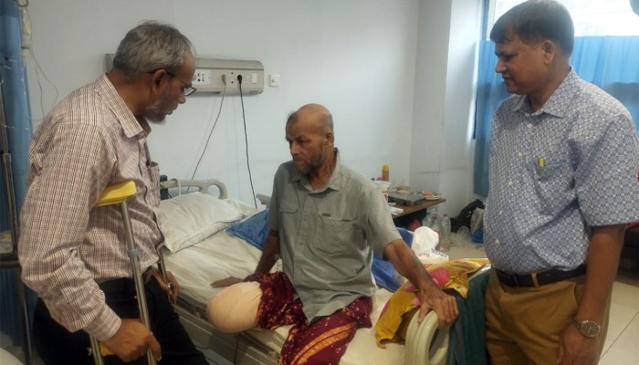 ​বিএনপির শ্রম সম্পাদক নাজিম উদ্দিনকে দেখতে গেলেন ডা. রফিক