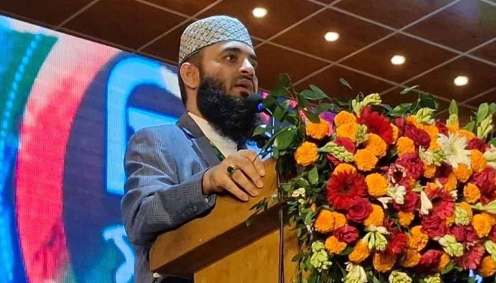 ​যে যত বড় নেতা, সে তত বেশি দুর্নীতিগ্রস্ত : আজহারী