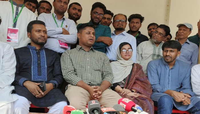 ​গণভোটের পক্ষে সরাসরি আদেশ জারির দাবি হাসনাতের