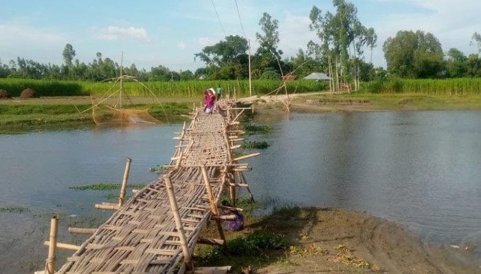 ‘সরকার আসে, সরকার যায়, কিন্তু ব্রিজ হয় না’